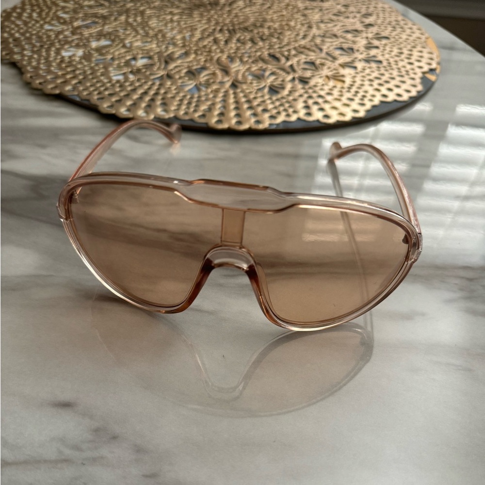 Nude fashion sunglasses.